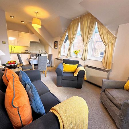 The Courtyard 2 Bedroom Apartments In Central Windsor With Parking Εξωτερικό φωτογραφία