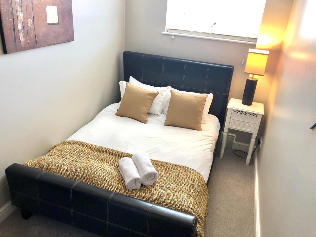 The Courtyard 2 Bedroom Apartments In Central Windsor With Parking Εξωτερικό φωτογραφία