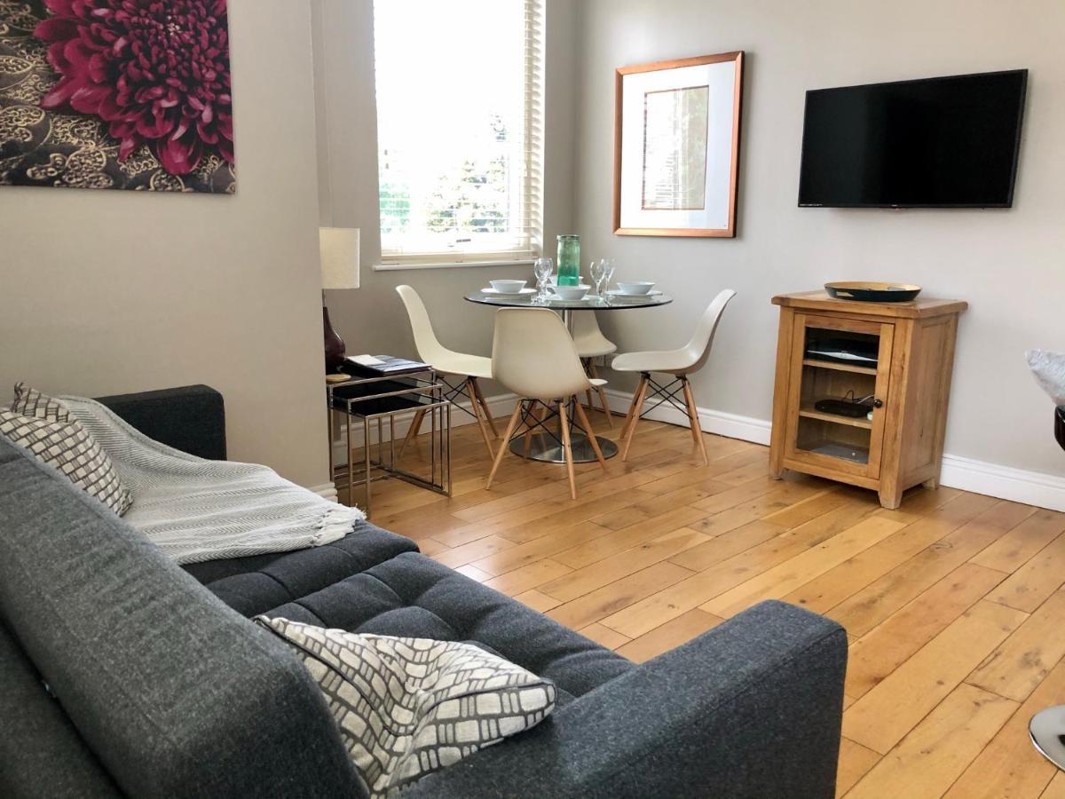 The Courtyard 2 Bedroom Apartments In Central Windsor With Parking Εξωτερικό φωτογραφία