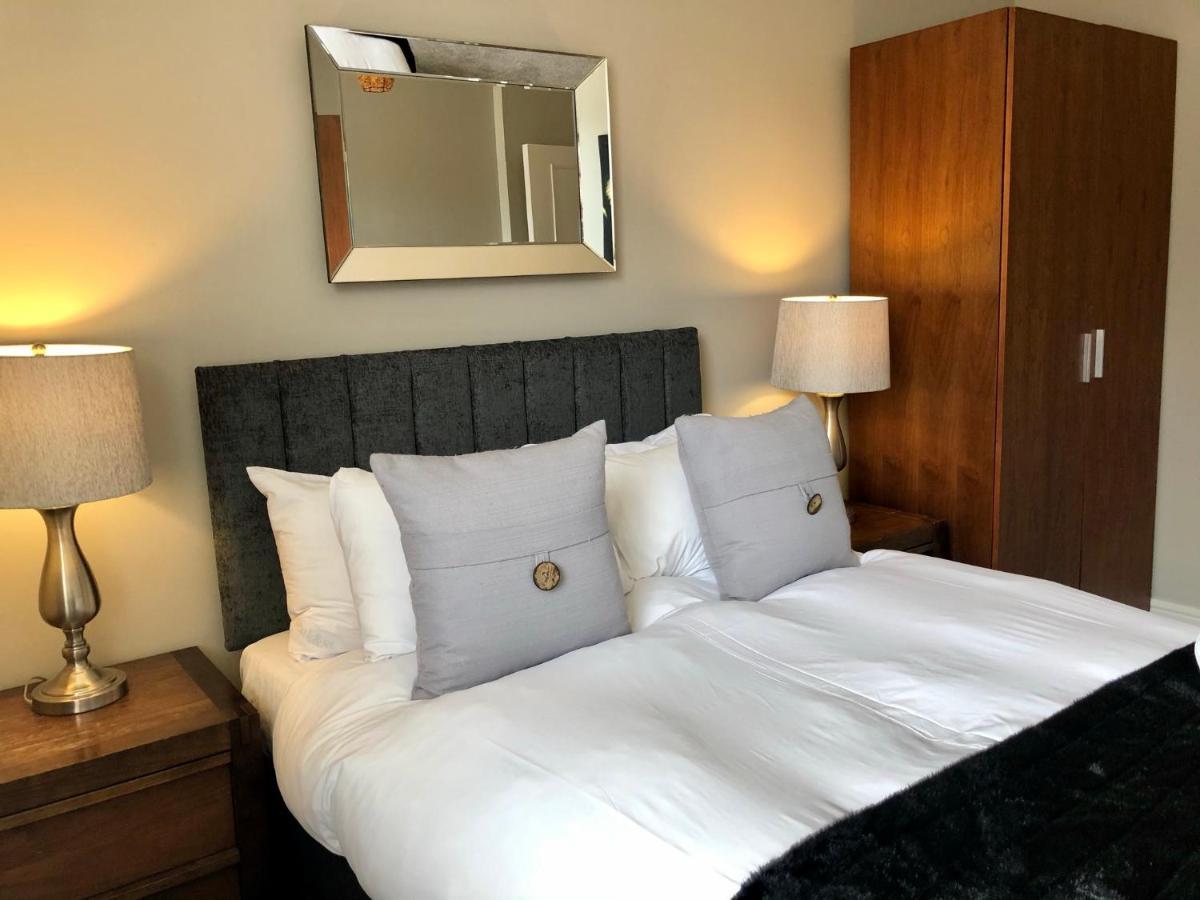 The Courtyard 2 Bedroom Apartments In Central Windsor With Parking Εξωτερικό φωτογραφία