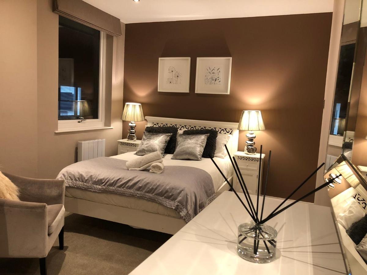 The Courtyard 2 Bedroom Apartments In Central Windsor With Parking Εξωτερικό φωτογραφία