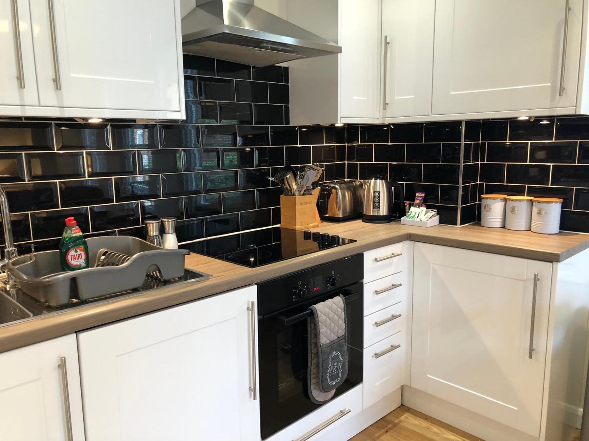 The Courtyard 2 Bedroom Apartments In Central Windsor With Parking Εξωτερικό φωτογραφία