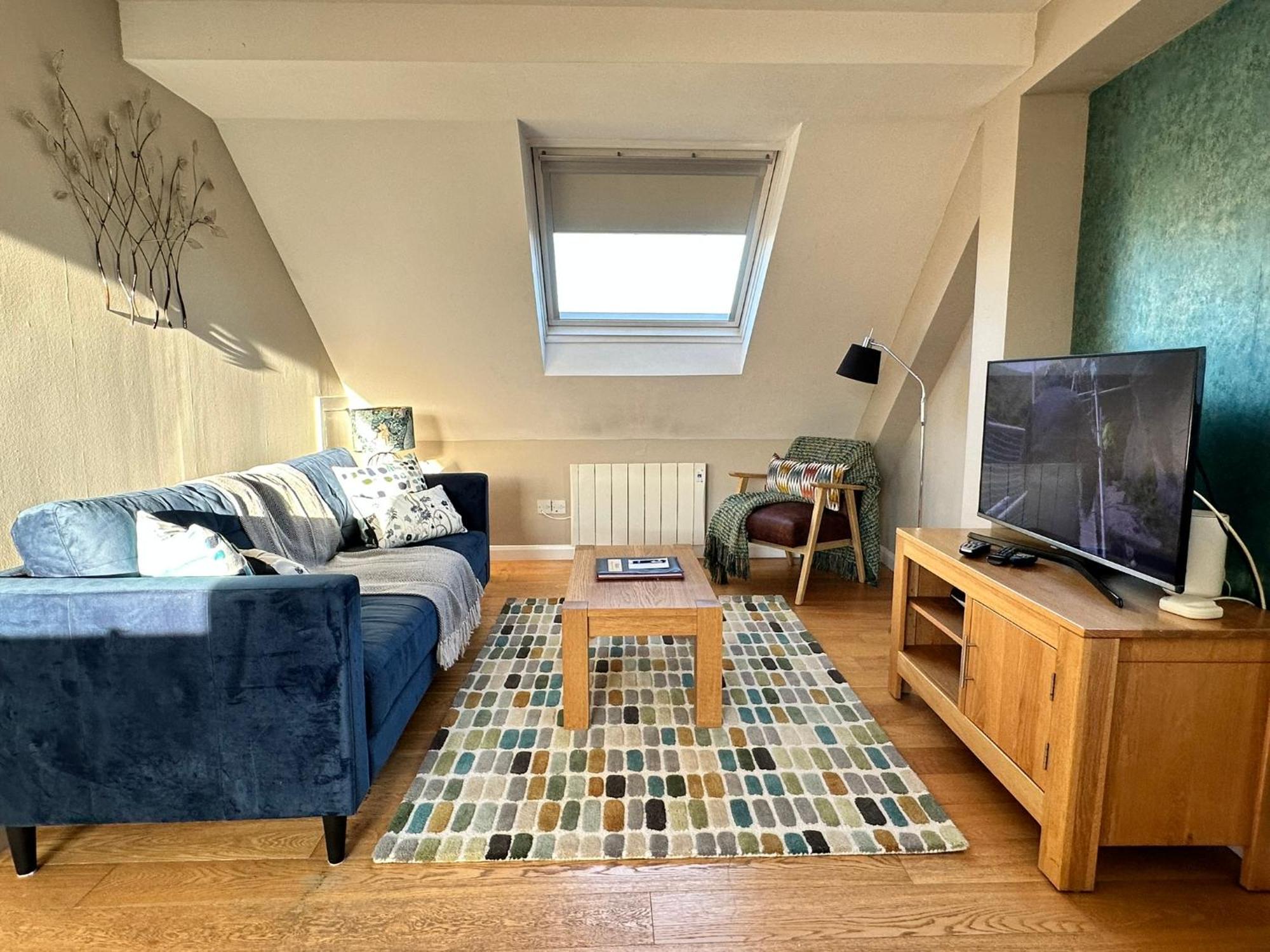 The Courtyard 2 Bedroom Apartments In Central Windsor With Parking Εξωτερικό φωτογραφία