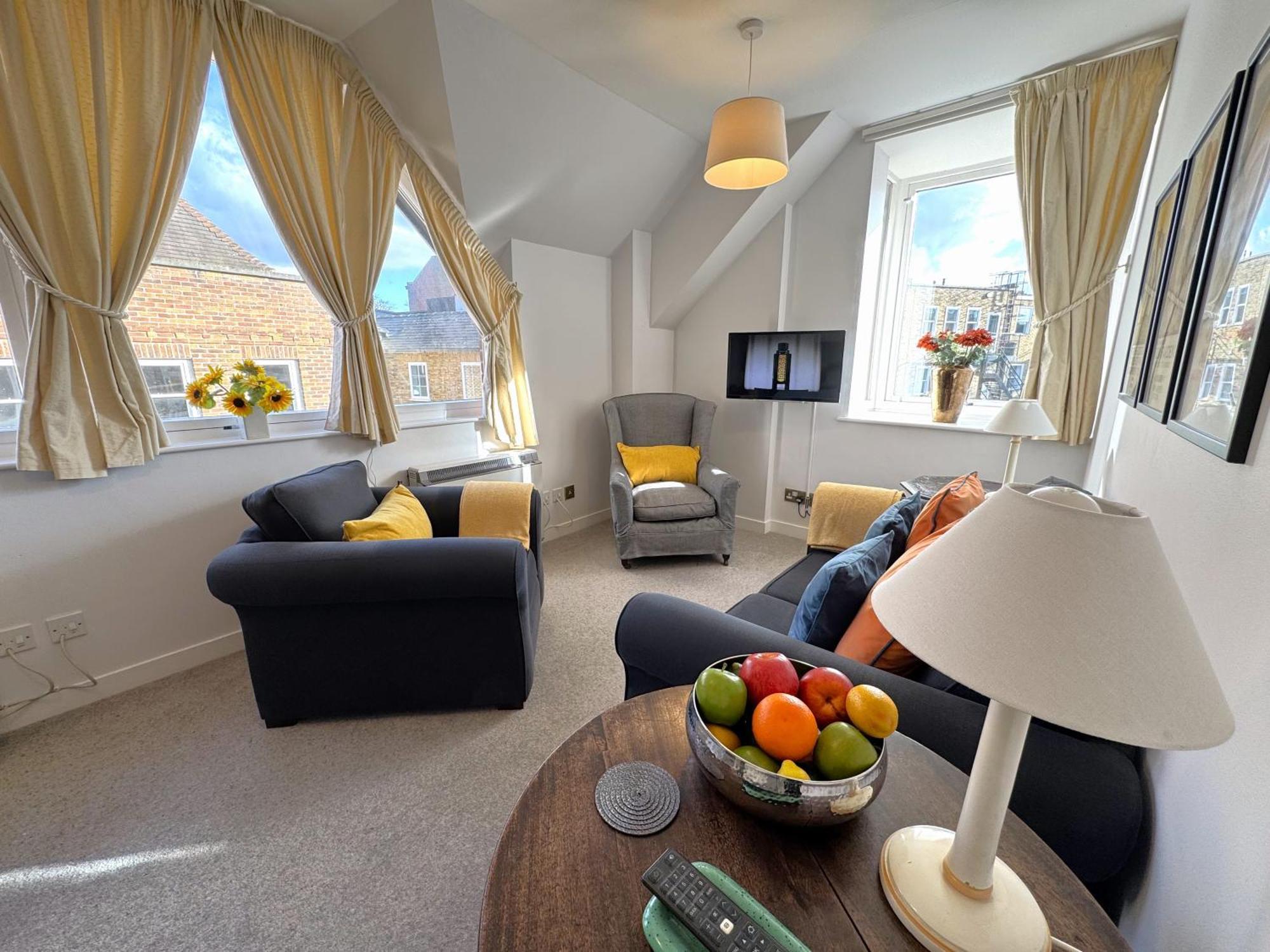 The Courtyard 2 Bedroom Apartments In Central Windsor With Parking Εξωτερικό φωτογραφία