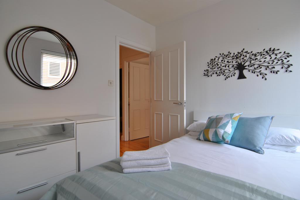 The Courtyard 2 Bedroom Apartments In Central Windsor With Parking Εξωτερικό φωτογραφία