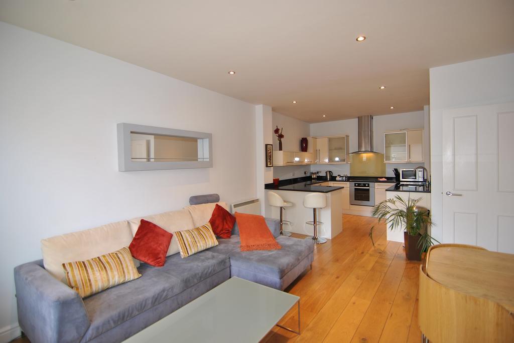 The Courtyard 2 Bedroom Apartments In Central Windsor With Parking Εξωτερικό φωτογραφία