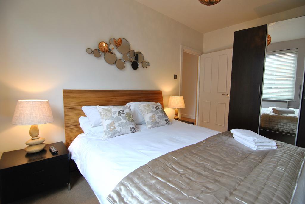 The Courtyard 2 Bedroom Apartments In Central Windsor With Parking Εξωτερικό φωτογραφία