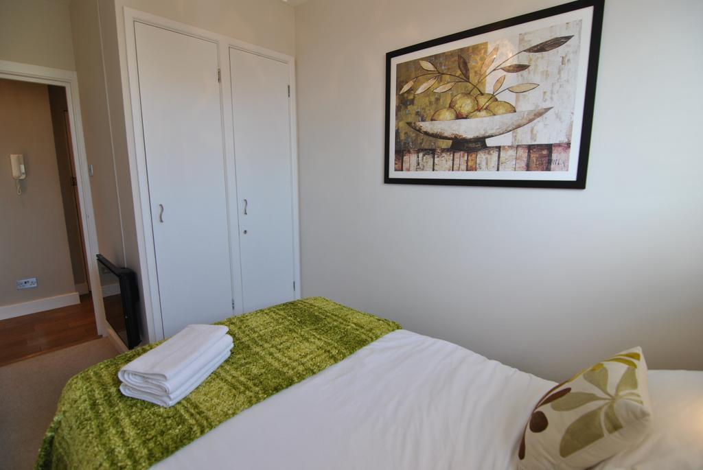The Courtyard 2 Bedroom Apartments In Central Windsor With Parking Εξωτερικό φωτογραφία