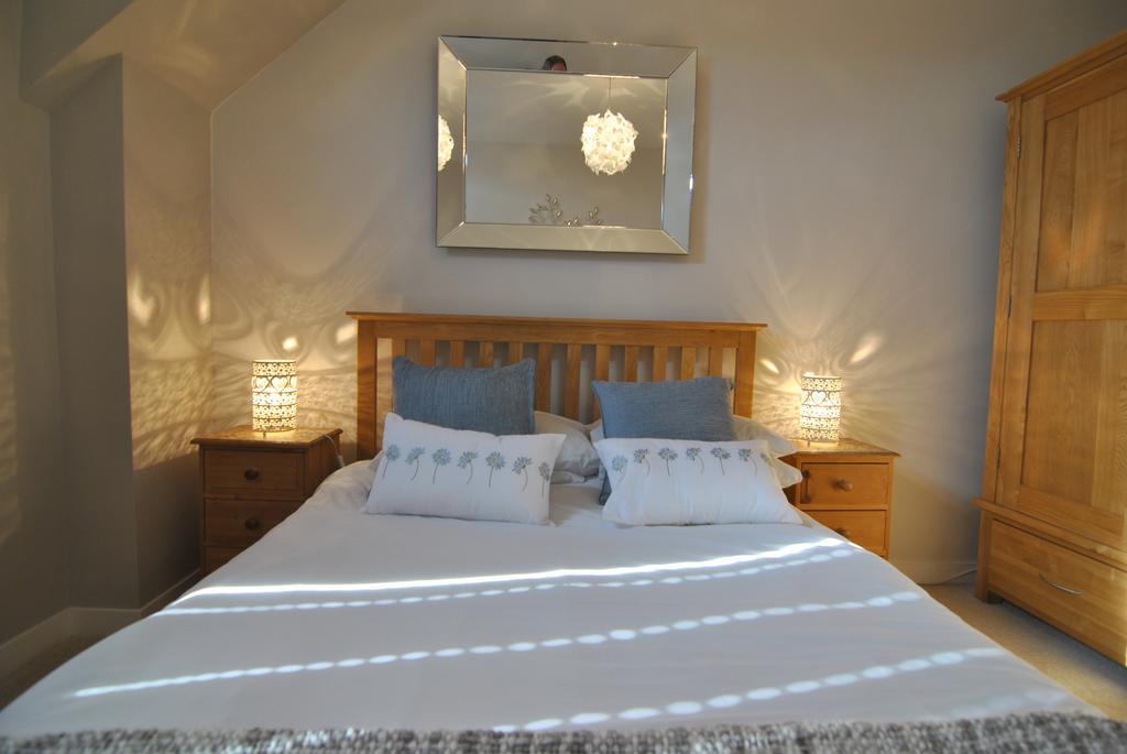 The Courtyard 2 Bedroom Apartments In Central Windsor With Parking Εξωτερικό φωτογραφία