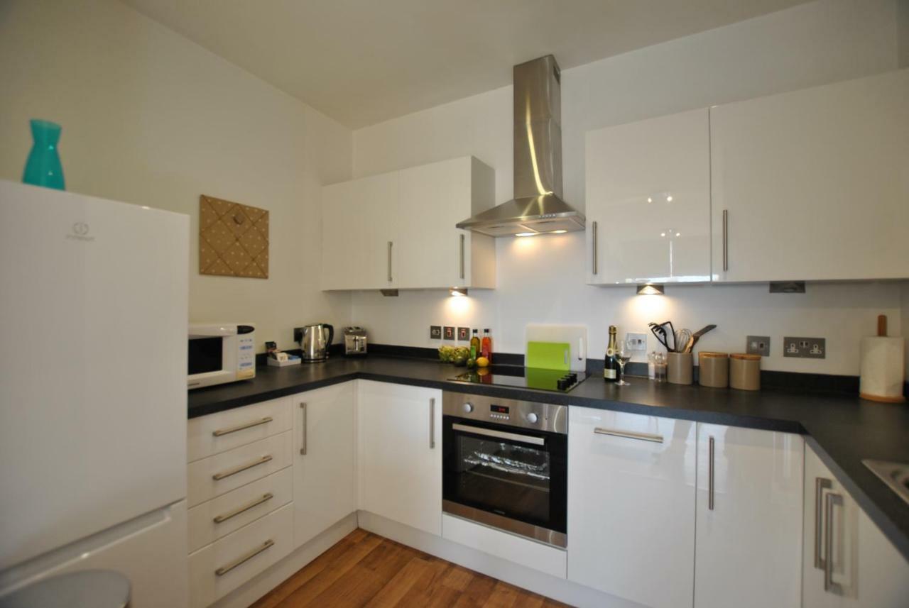 The Courtyard 2 Bedroom Apartments In Central Windsor With Parking Εξωτερικό φωτογραφία